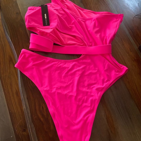Fashion Nova Swim with cutouts - Picture 5 of 5